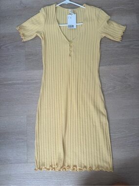 H&M Ribbed V-Neck Short Sleeve Midi Dress — Yellow